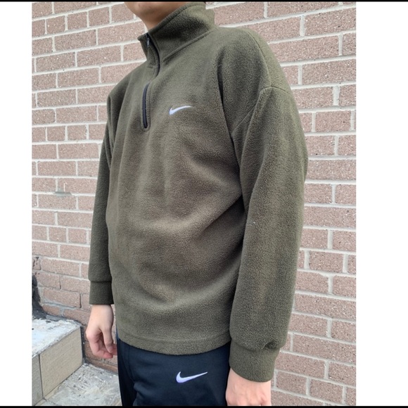 🔥Nike Vintage Green fleece sweater🔥 - Picture 2 of 4